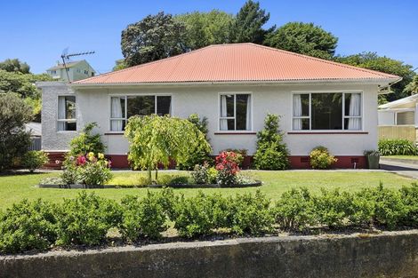 Photo of property in 51 Seaview Road, Marfell, New Plymouth, 4310