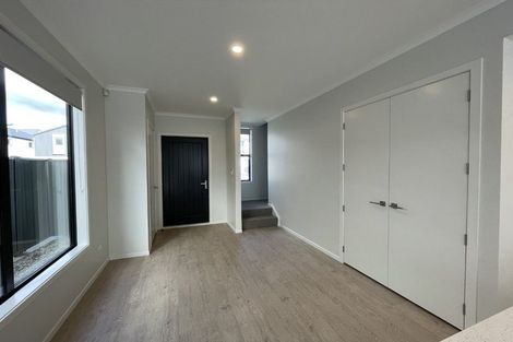 Photo of property in 18 Koreke Close, Kenepuru, Porirua, 5022