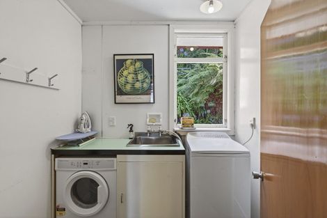 Photo of property in 9 Whitby Place, Westown, New Plymouth, 4310