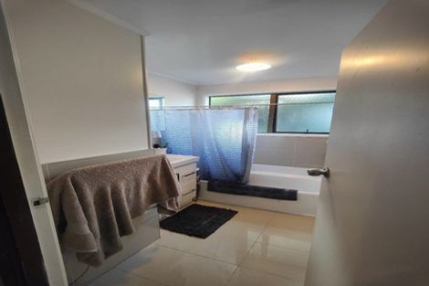 Photo of property in 6 Garner Place, Glenfield, Auckland, 0629