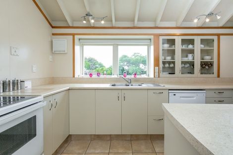 Photo of property in 19 Tauroa Road, Havelock North, 4130