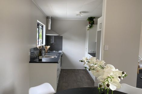 Photo of property in 3 Lowell Place, Massey, Auckland, 0614