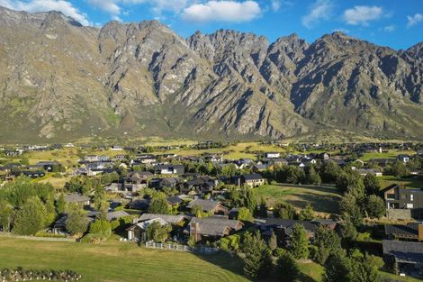 Photo of property in 20 Rannoch Drive, Jacks Point, Queenstown, 9371