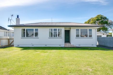Photo of property in 14 Shackleton Street, Maraenui, Napier, 4110