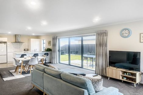 Photo of property in 38 Filmer Crescent, Wallaceville, Upper Hutt, 5018