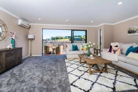 Photo of property in 5 Kahu Close, Orewa, 0931