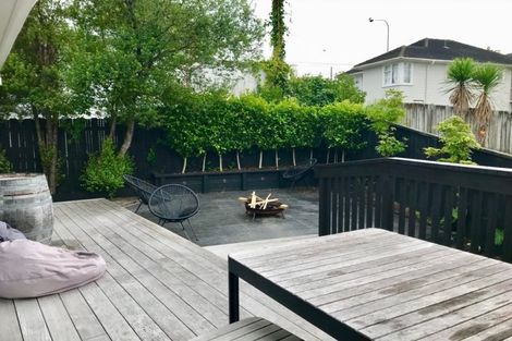 Photo of property in 2/35 Sunnynook Road, Forrest Hill, Auckland, 0620