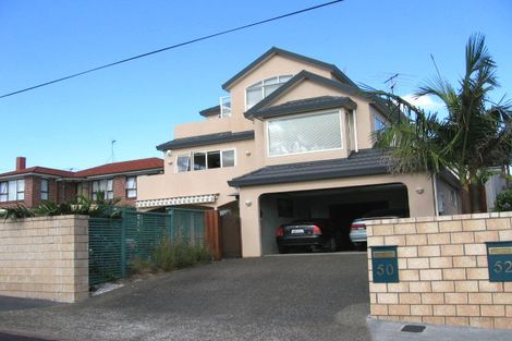 Photo of property in 2/50 Howard Road, Northcote, Auckland, 0627