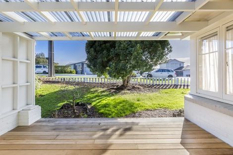 Photo of property in 33 Vipond Road, Stanmore Bay, Whangaparaoa, 0932