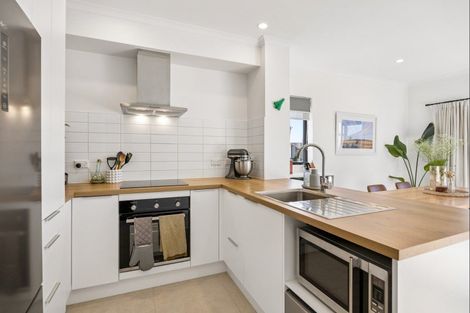 Photo of property in 2 Kaokao Lane, Mangere, Auckland, 2022
