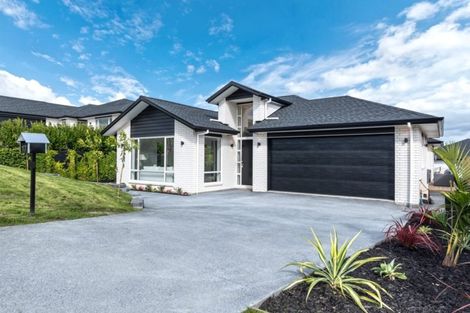 Photo of property in 17 Boocock Crescent, Orewa, 0931