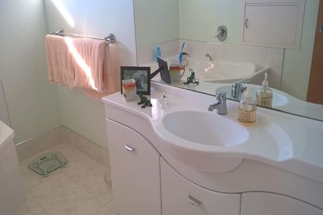 Photo of property in 49 Roberts Road, Matakatia, Whangaparaoa, 0930