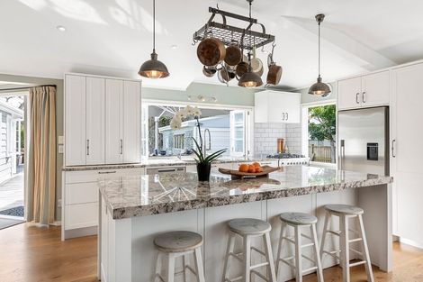 Photo of property in 108 Ladies Mile, Manly, Whangaparaoa, 0930