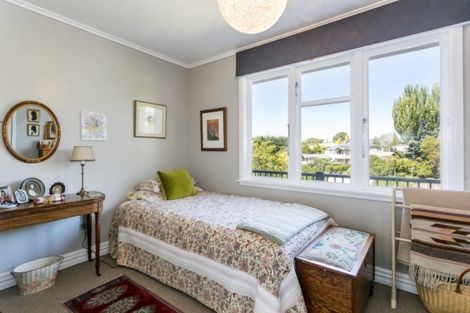 Photo of property in 16 Spencer Road, Hospital Hill, Napier, 4110