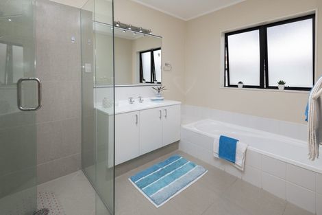 Photo of property in 10 Travers Place, Northpark, Auckland, 2013