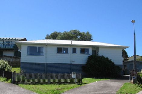 Photo of property in 19 Magdalen Place, West Harbour, Auckland, 0618
