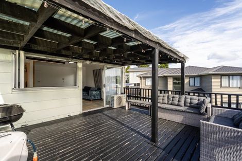 Photo of property in 2/20 Celeste Place, Totara Vale, Auckland, 0627