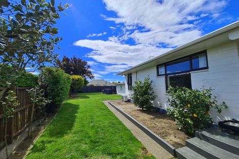 Photo of property in 18 Camelia Place, Islington, Christchurch, 8042