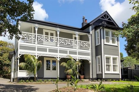 Photo of property in 28 Waiwaka Terrace, Strandon, New Plymouth, 4312