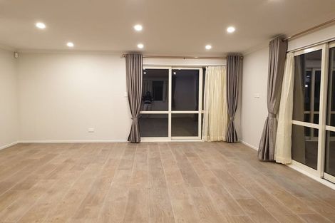 Photo of property in 7 Marco Place, Highland Park, Auckland, 2010