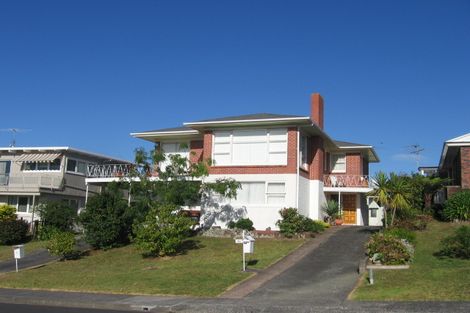 Photo of property in 11 Lydia Avenue, Northcote, Auckland, 0627