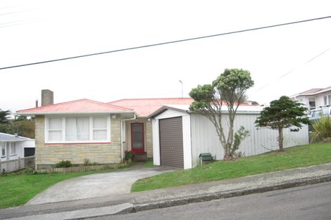 Photo of property in 13 Barclay Street, Newlands, Wellington, 6037