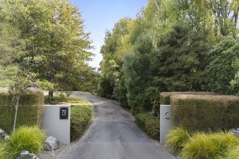 Photo of property in 70 Waicola Drive, Fitzherbert, Palmerston North, 4471