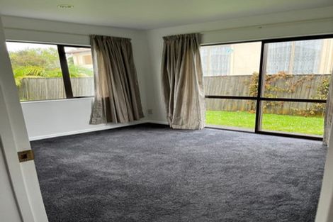 Photo of property in 11 Rosses Place, Pinehill, Auckland, 0632