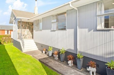 Photo of property in 6 Colwill Road, Massey, Auckland, 0614