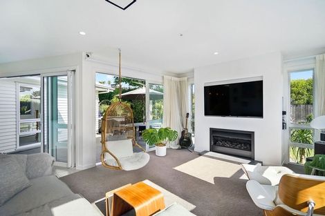 Photo of property in 24 Motuora Road, Manly, Whangaparaoa, 0930