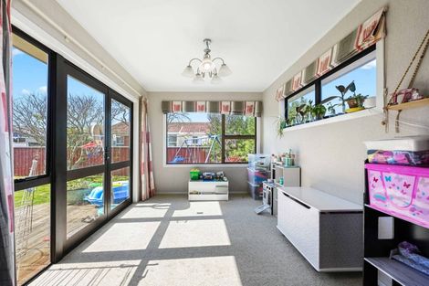 Photo of property in 8 Sandalwood Drive, Dinsdale, Hamilton, 3204