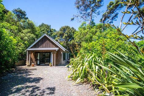 Photo of property in 6888i Christchurch Akaroa Road, Takamatua, 7581