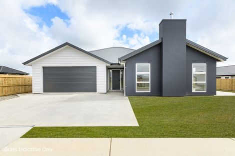 Photo of property in 61 Atlantic Drive, Fitzherbert, Palmerston North, 4410