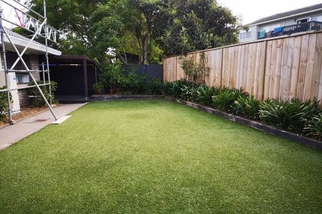Photo of property in 7 Puawai Place, Northcote, Auckland, 0627