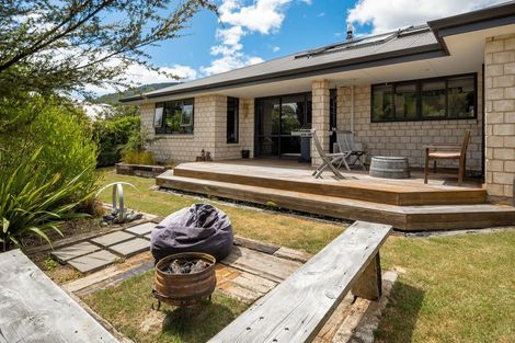 Photo of property in 12 Weka Place, Picton, 7220