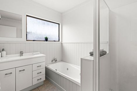 Photo of property in 35 Townshend Crescent, Greenmeadows, Napier, 4112