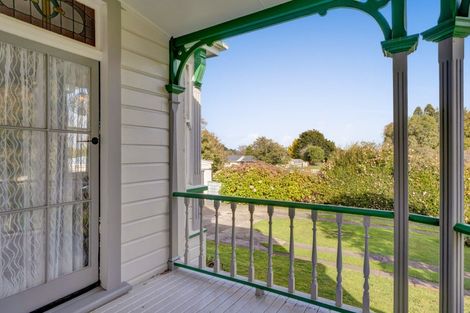 Photo of property in 18 Mills Street, Eltham, 4322