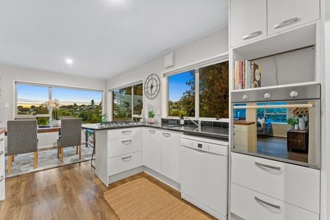 Photo of property in 94 Glencoe Road, Browns Bay, Auckland, 0630