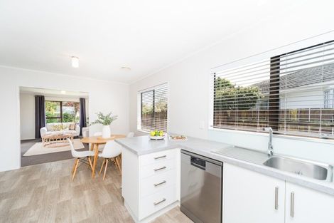 Photo of property in 60 Hillcrest Drive, Kelvin Grove, Palmerston North, 4414