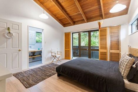 Photo of property in 24 Valley Road, Titirangi, Auckland, 0604