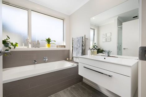 Photo of property in 124 Puhirake Crescent, Pyes Pa, Tauranga, 3112