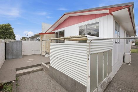 Photo of property in 14 Huatoki Street, Vogeltown, New Plymouth, 4310