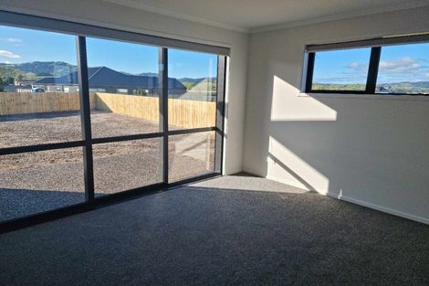 Photo of property in 10 Ronomor Place, Whitianga, 3510