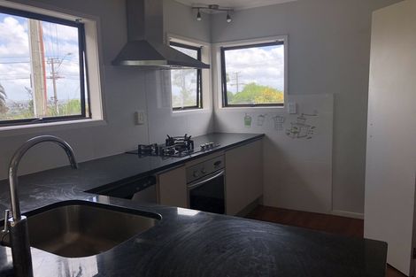 Photo of property in 2/260 Sunset Road, Windsor Park, Auckland, 0632