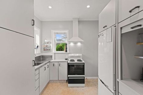 Photo of property in 19 Savage Crescent, West End, Palmerston North, 4412