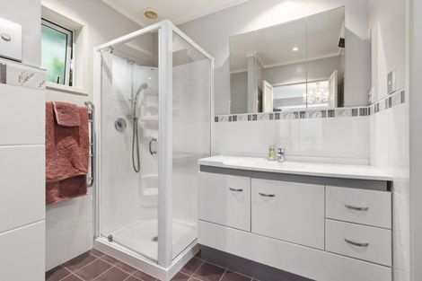 Photo of property in 2 Roselawn Lane, Pahurehure, Papakura, 2113