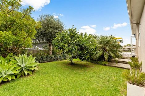 Photo of property in 1/94 Island Bay Road, Beach Haven, Auckland, 0626