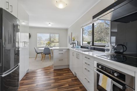 Photo of property in 2/23 Flaunty Place, West Harbour, Auckland, 0618