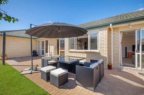 Photo of property in 5 Bellshill Close, Wattle Downs, Auckland, 2103