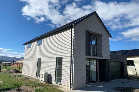 Photo of property in 6 Matakanui Lane, Wanaka, 9305